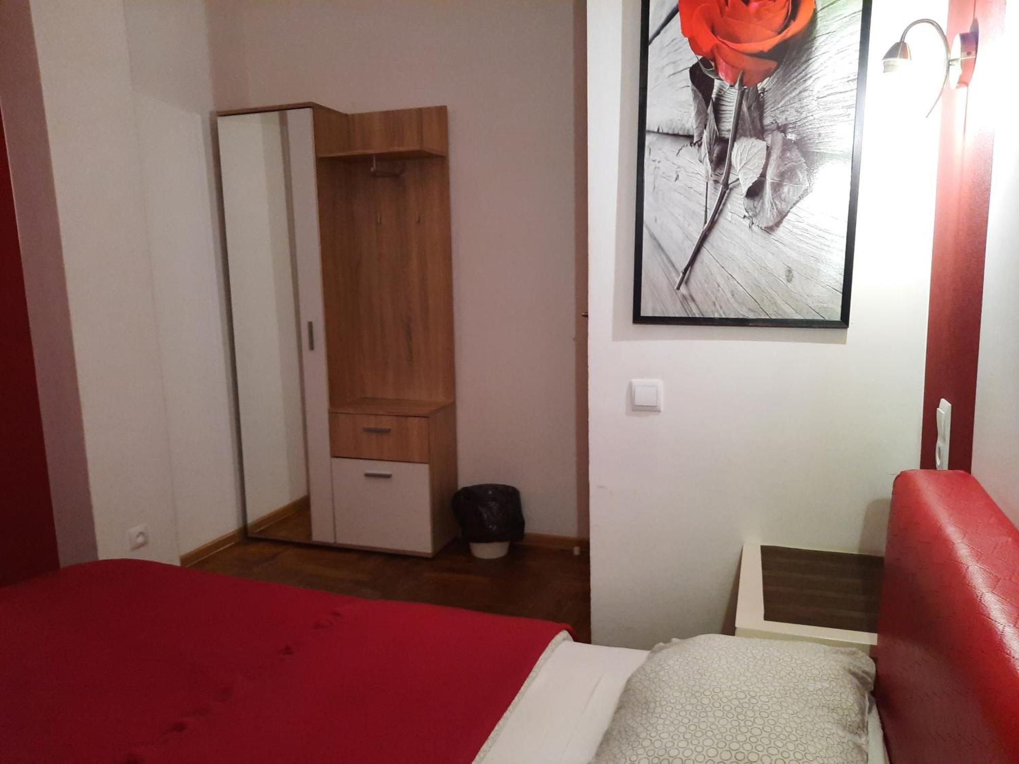 Lorf Hostel&Coffee Cracovia Esterno foto