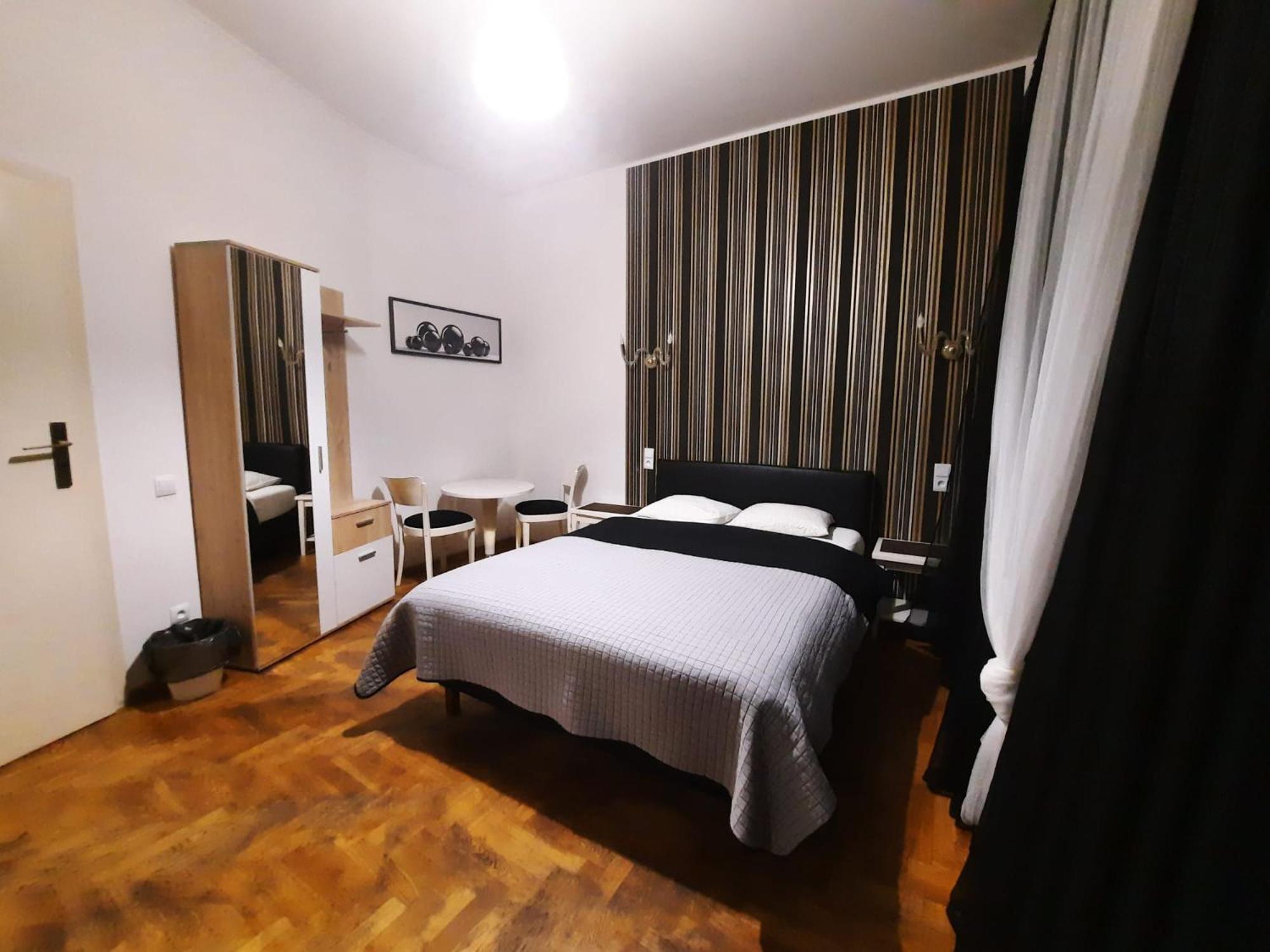 Lorf Hostel&Coffee Cracovia Esterno foto