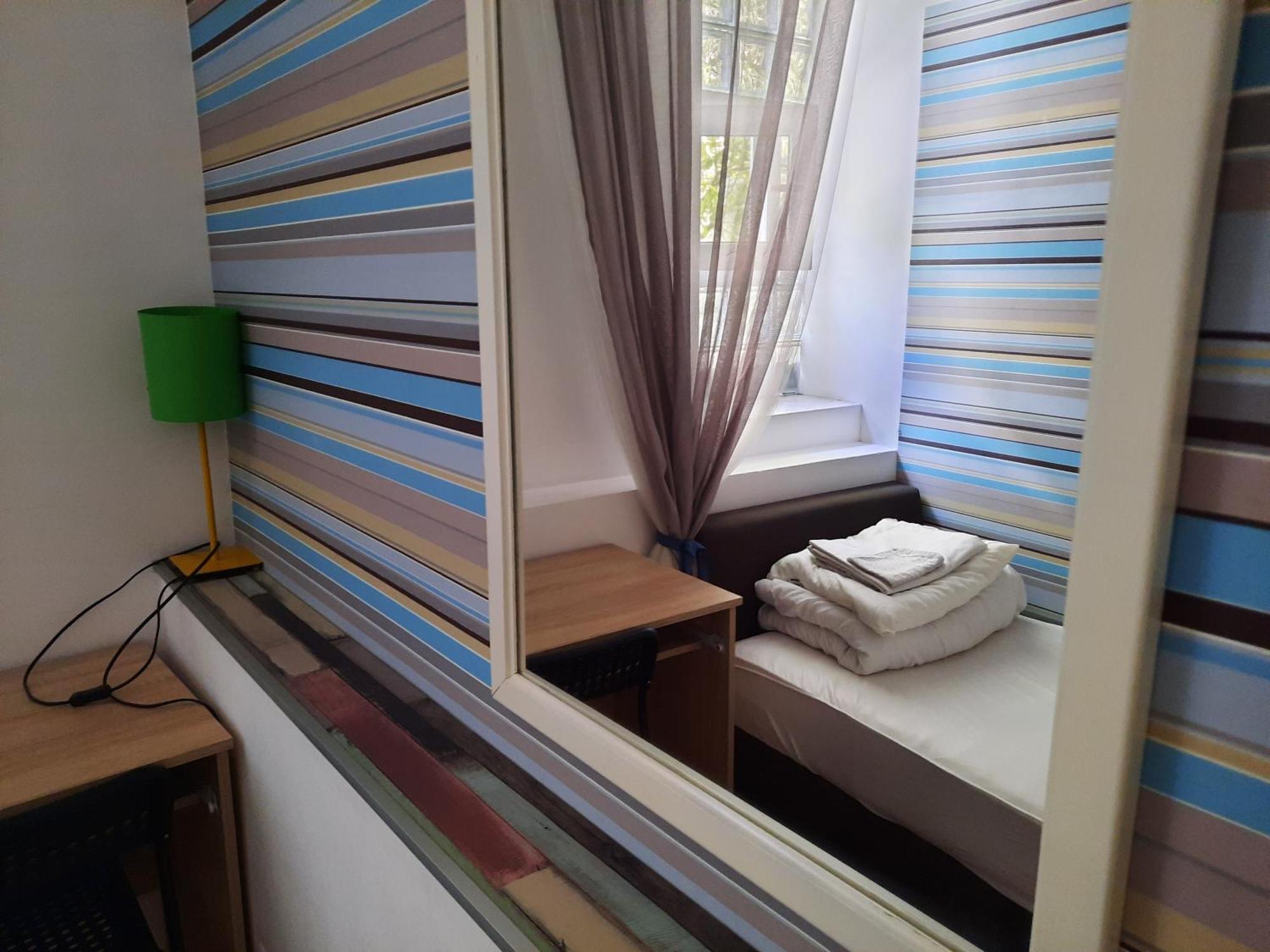 Lorf Hostel&Coffee Cracovia Esterno foto