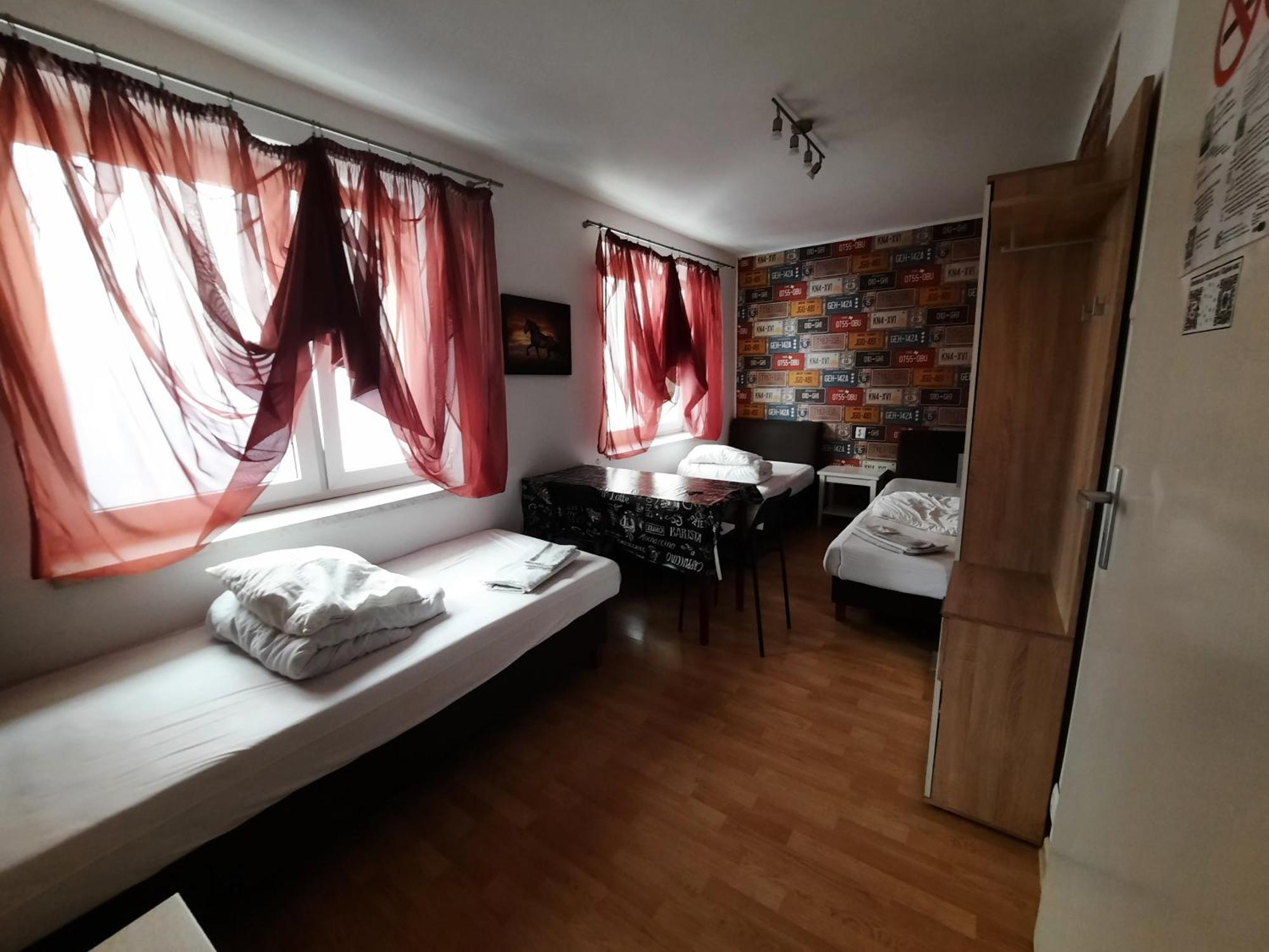Lorf Hostel&Coffee Cracovia Esterno foto